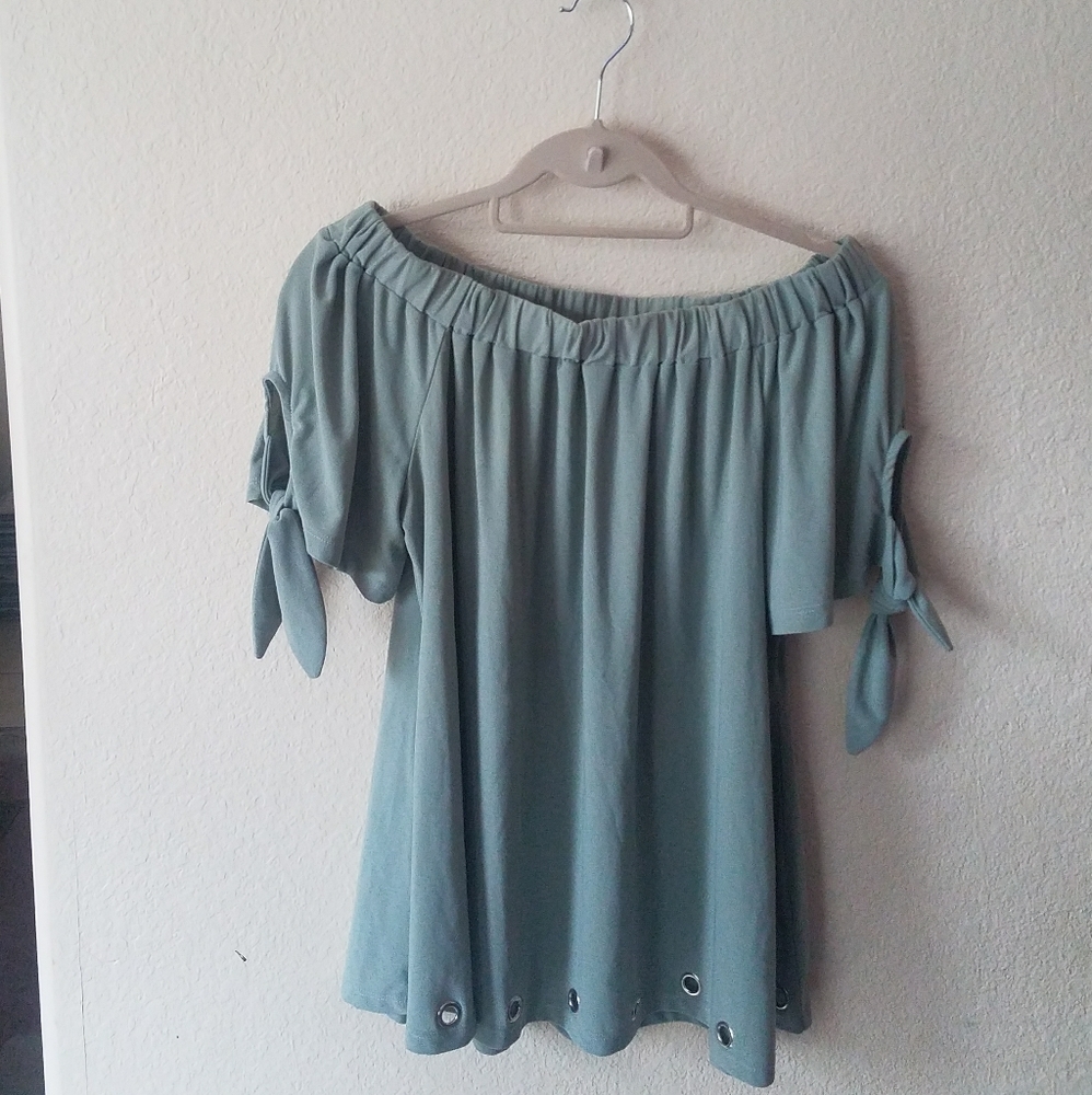 🌺Belldini Off Shoulder Blouse